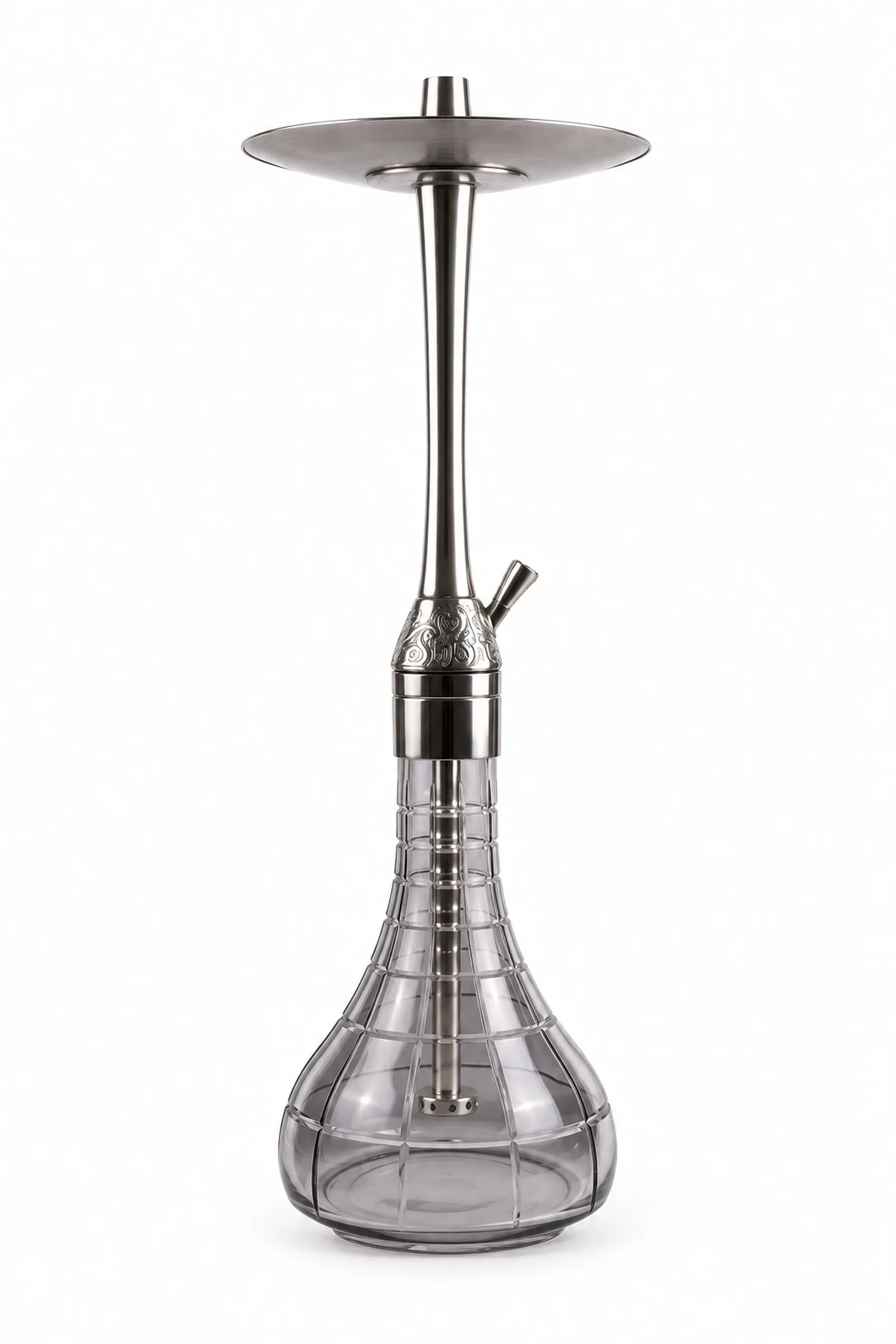 Gümüş Master Puff Nargile Takımı; geniş metal tepsi, işlemeli gümüş renkli gövde ve çizgili gri cam şişe.