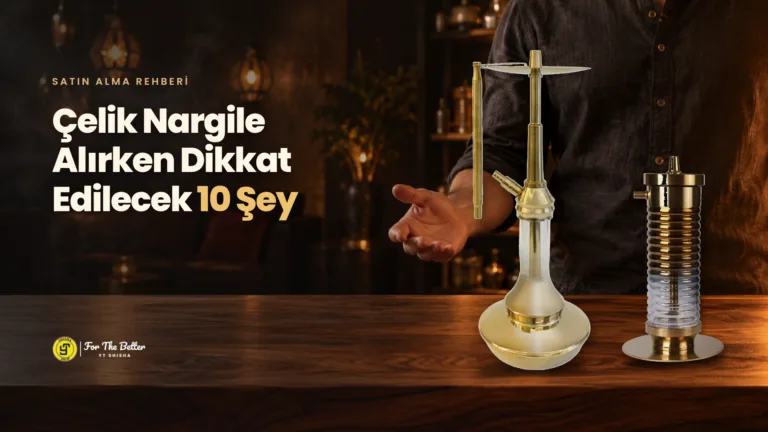 Nargile takımı alırken nelere dikkat edilmeli: sıcak ışıklı mağaza tezgâhında YT Bullet Titanyum Gold ve YT Space Gold ürünlerini sunan görevli.