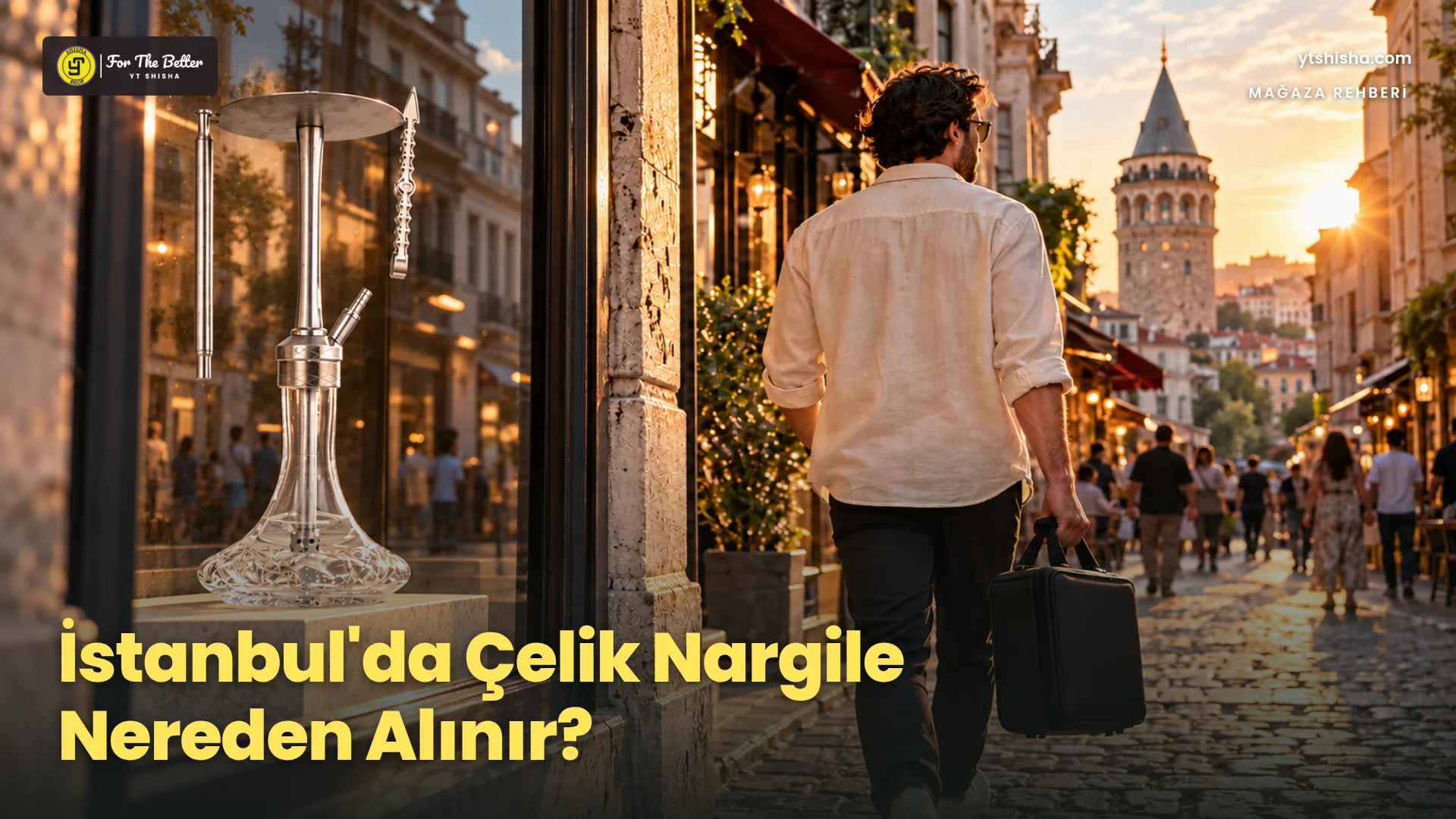 Gün batımında Galata sokağında, vitrindeki YT Everest çelik nargile takımının yanından siyah taşıma çantasıyla yürüyen yetişkin; kapakta ‘İstanbul’da Çelik Nargile Nereden Alınır?’ başlığı.